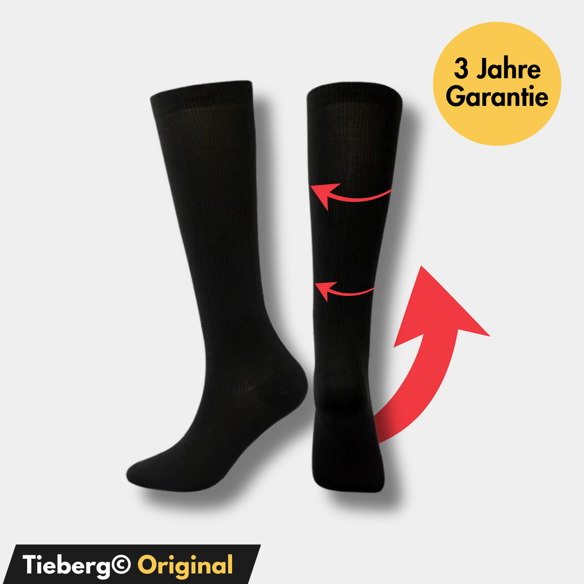 Ein Paar schwarze kniehohe Vitalsocks von Tieberg™️ mit roten Pfeilen, die den Halt hervorheben, auf hellem Hintergrund. In einem gelben Kreis steht "3 Jahre Garantie", und unten links steht "Tieberg™️ Original".